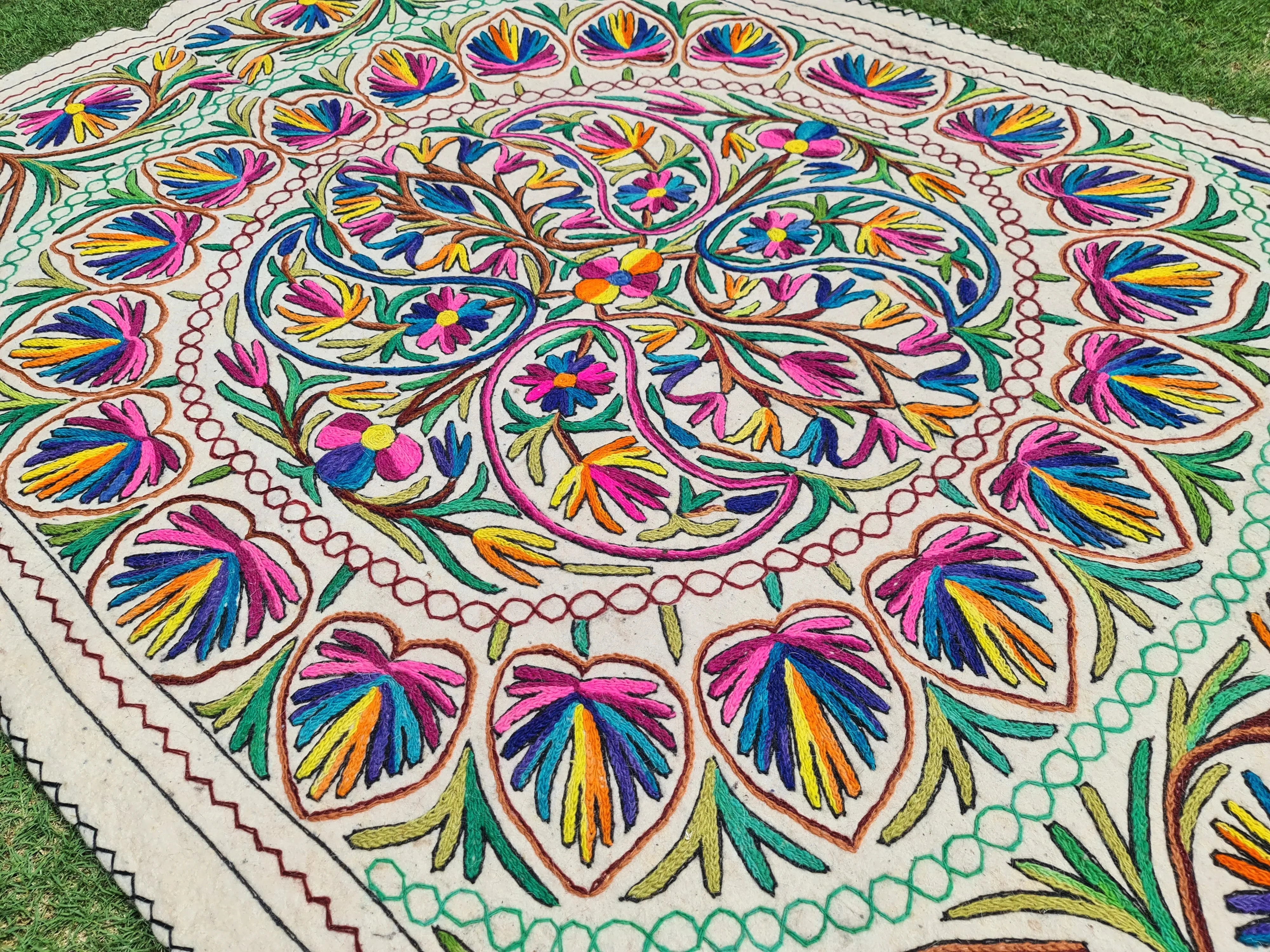 Hand-Felted 7x5 Wool Rug "Namda" from Kashmir - Unique Floral Embroidery on Sheep Wool Felt Base - Boho Decor for Cozy Floors and Artful Corners