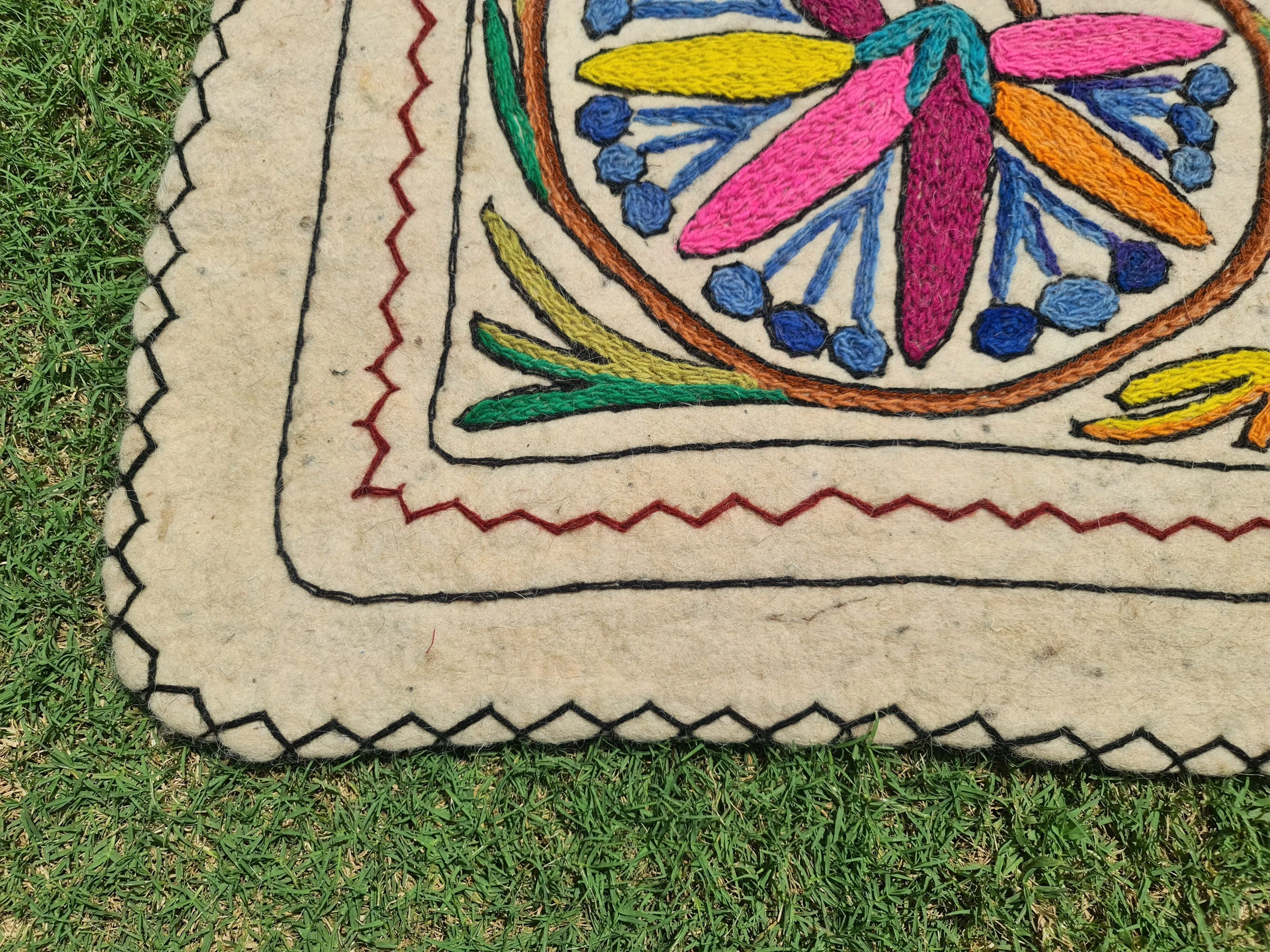 Hand-Felted 7x5 Wool Rug "Namda" from Kashmir - Unique Floral Embroidery on Sheep Wool Felt Base - Boho Decor for Cozy Floors and Artful Corners