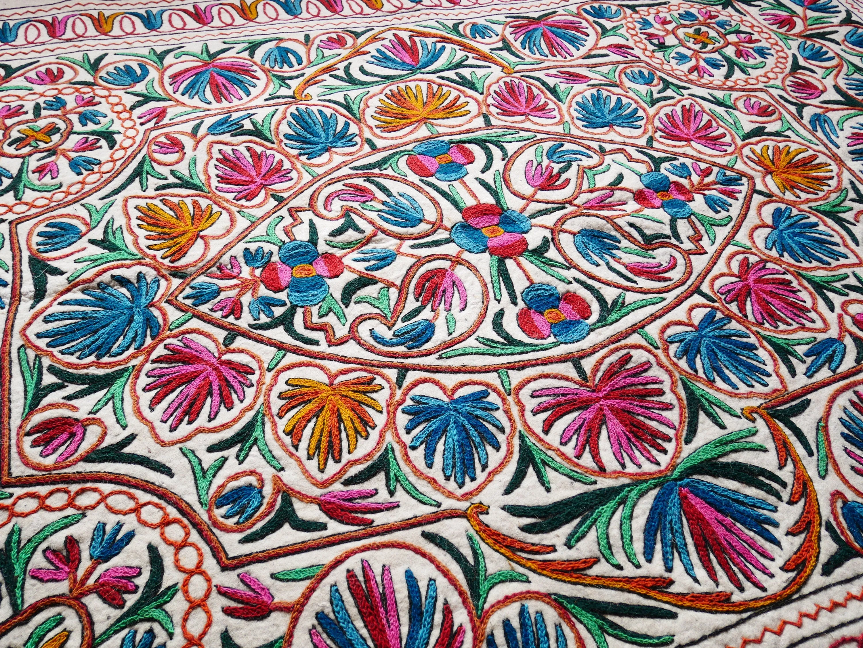 Large wool rug - Mandala rug 9x6' | boho area rug - traditional Namda from Kashmir | felted wool rug handmade embroidery