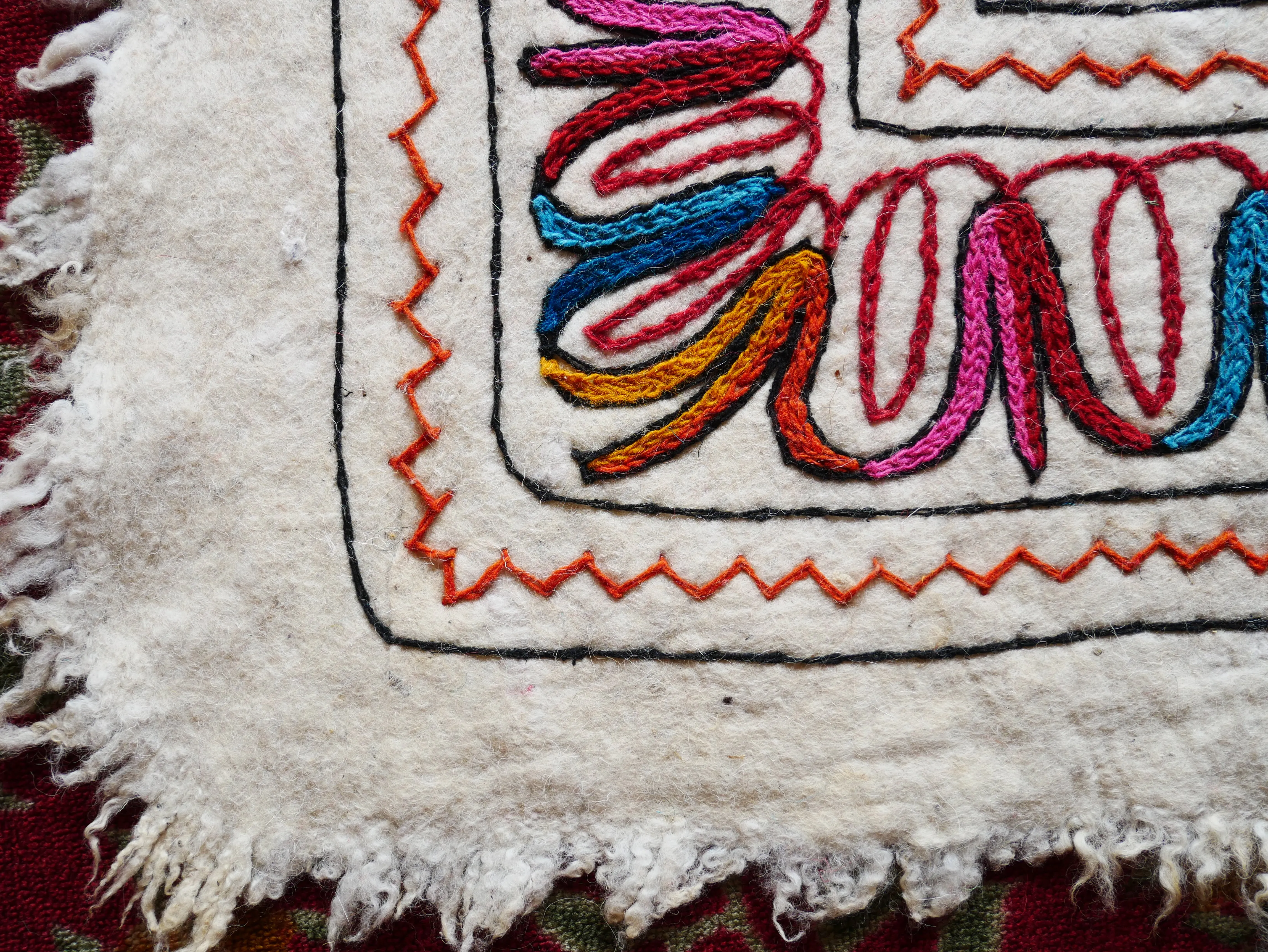 Large wool rug - Mandala rug 9x6' | boho area rug - traditional Namda from Kashmir | felted wool rug handmade embroidery