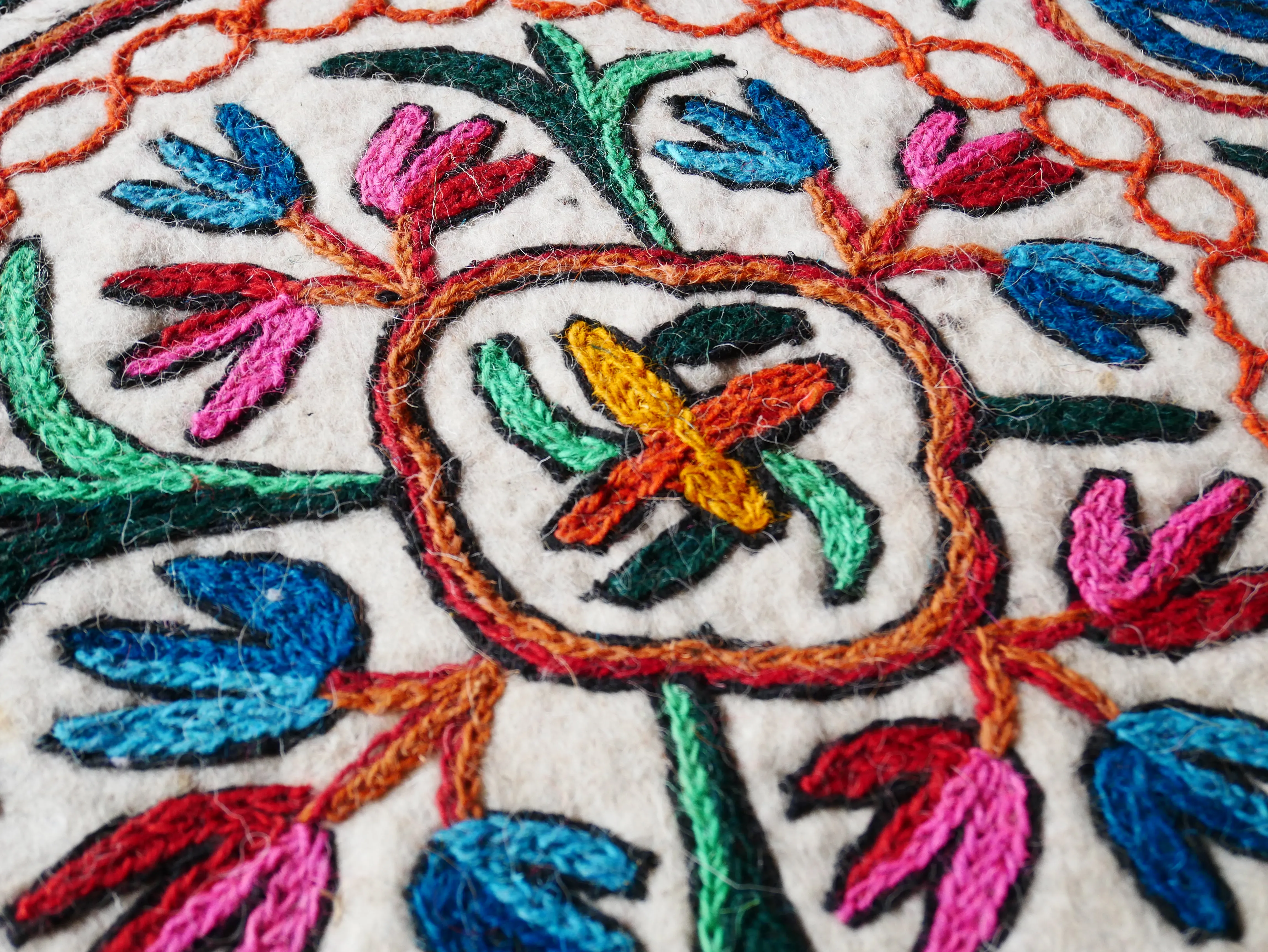 Large wool rug - Mandala rug 9x6' | boho area rug - traditional Namda from Kashmir | felted wool rug handmade embroidery